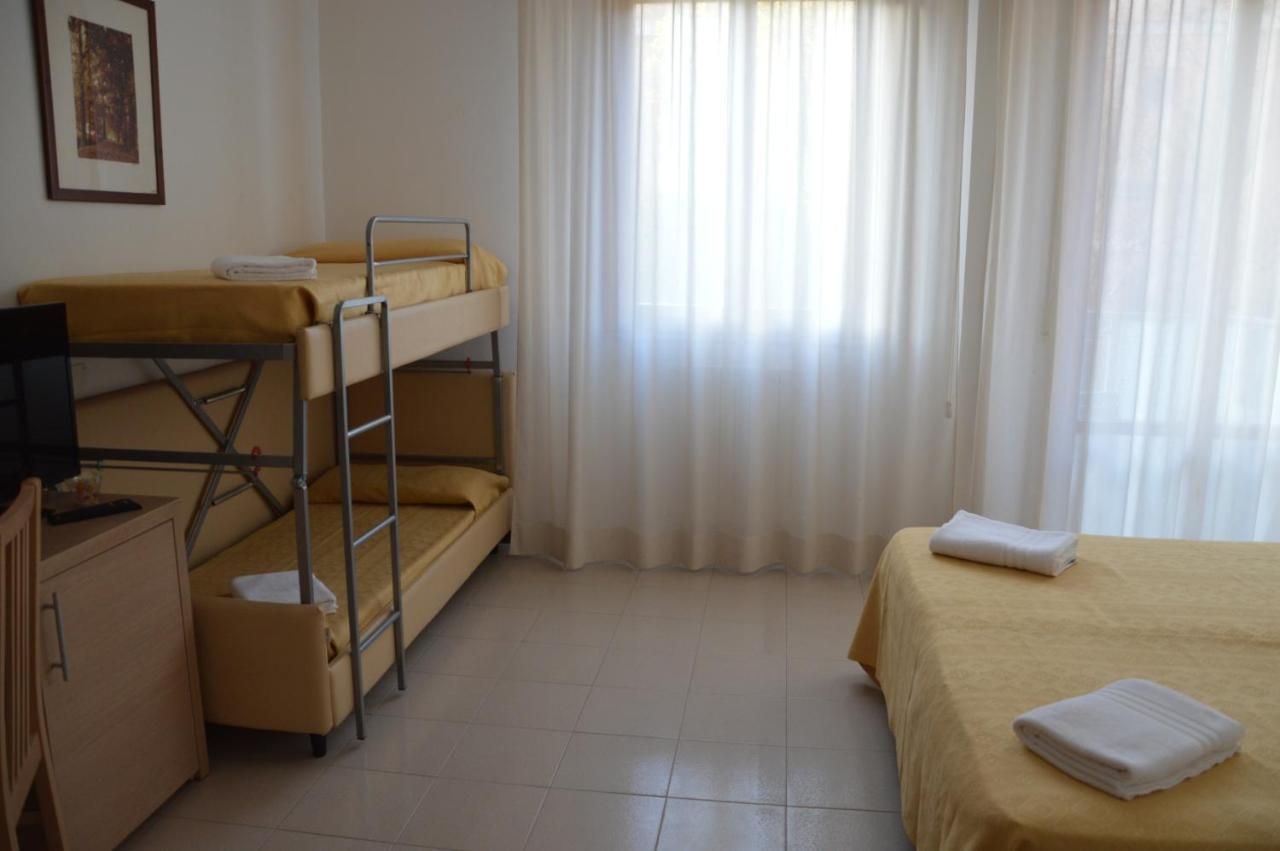 Hotel Caesar Pesaro Camera foto
