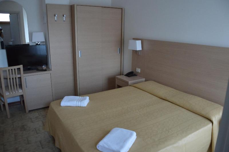 Hotel Caesar Pesaro Esterno foto