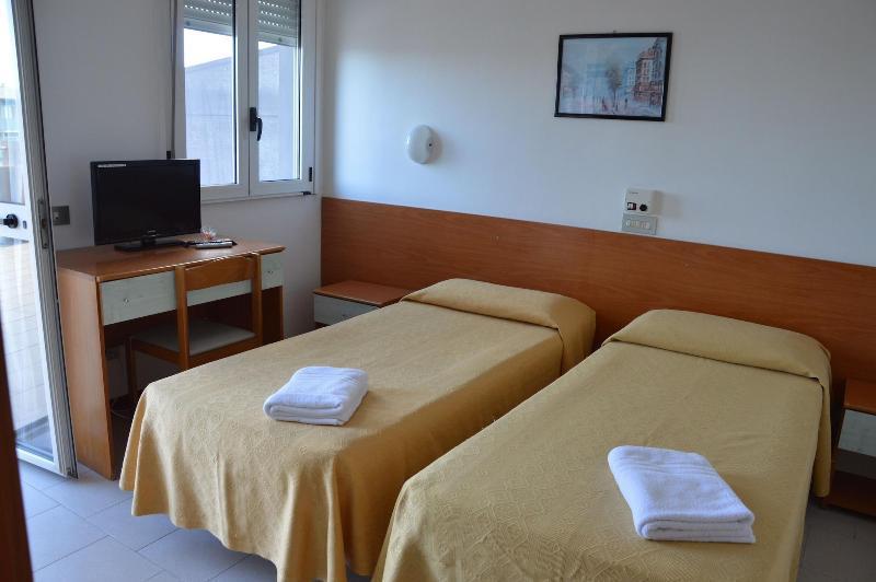 Hotel Caesar Pesaro Esterno foto