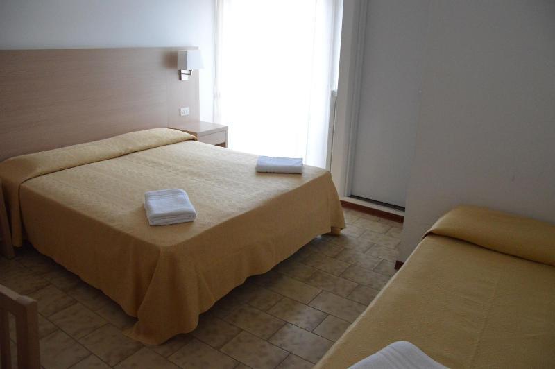 Hotel Caesar Pesaro Esterno foto