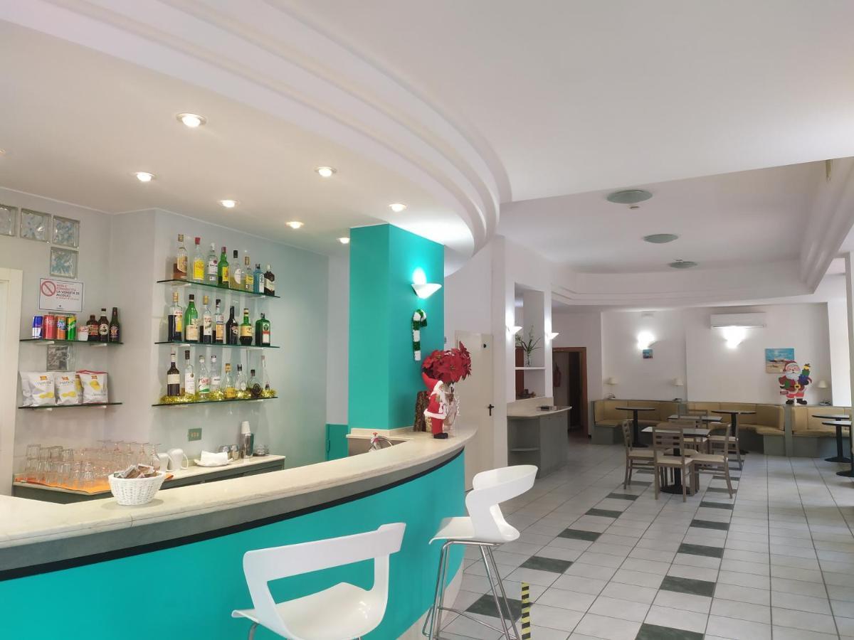 Hotel Caesar Pesaro Esterno foto