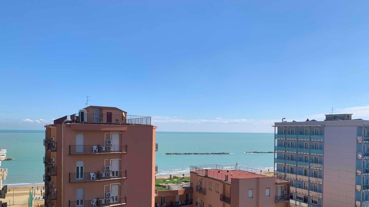 Hotel Caesar Pesaro Esterno foto
