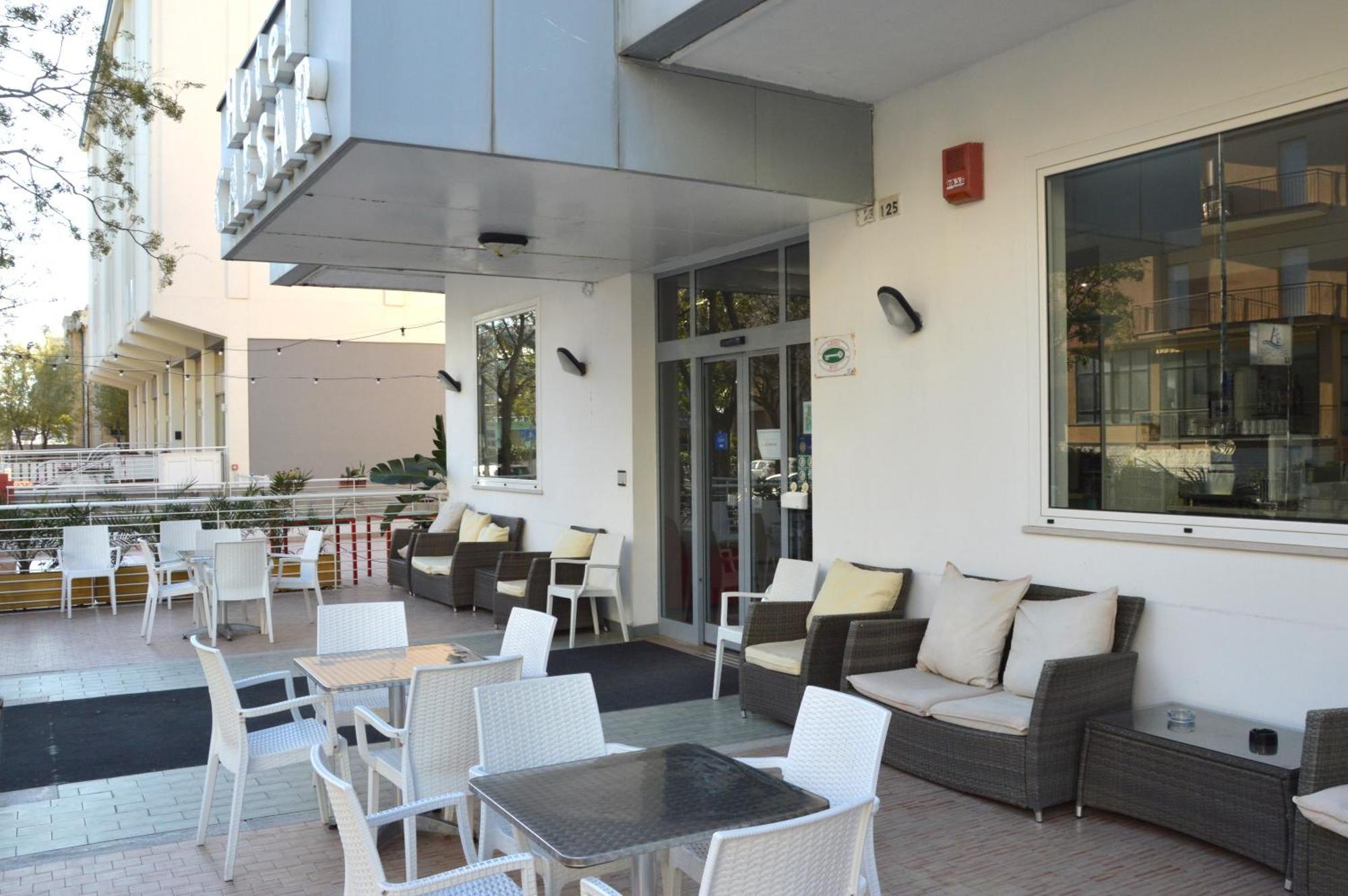 Hotel Caesar Pesaro Esterno foto